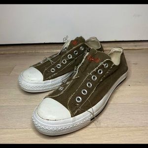 Vintage tattered brown low-top converse